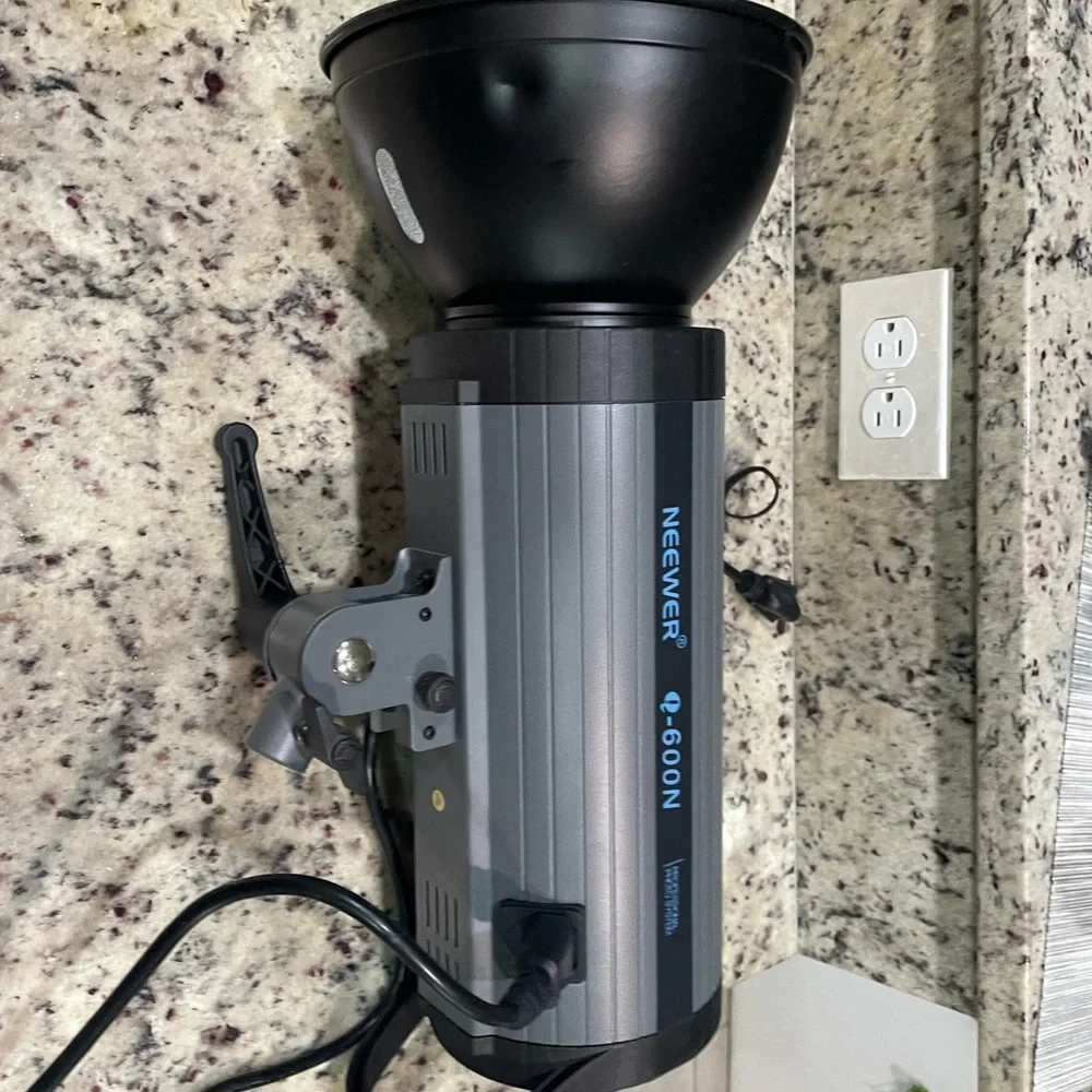 Photo Light Newer 600 Plus Tripod Stand
